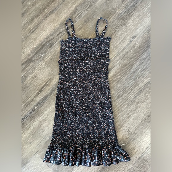 Love Tree Dresses & Skirts - Love Tree Black and White Spotted Casual Dress size small